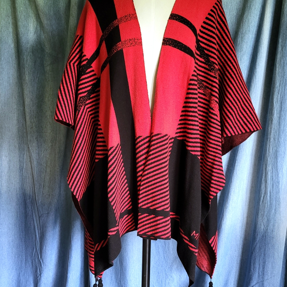 Ming Wang Red and Black Geometric Cape